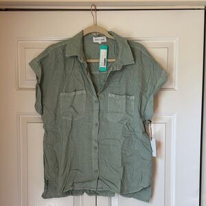 Bella Dahl Green Two Pocket Short Sleeve Shirt - Button Down